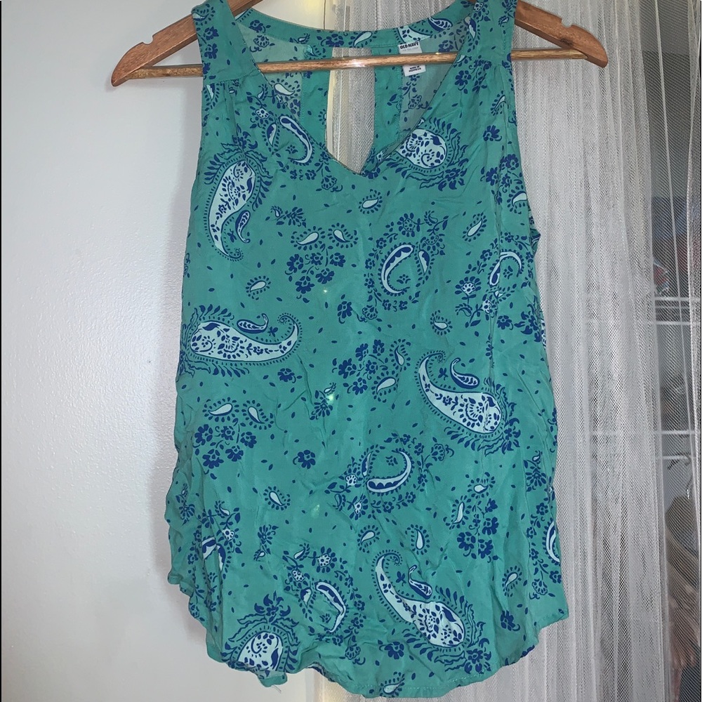 Super cute turquoise blouse!